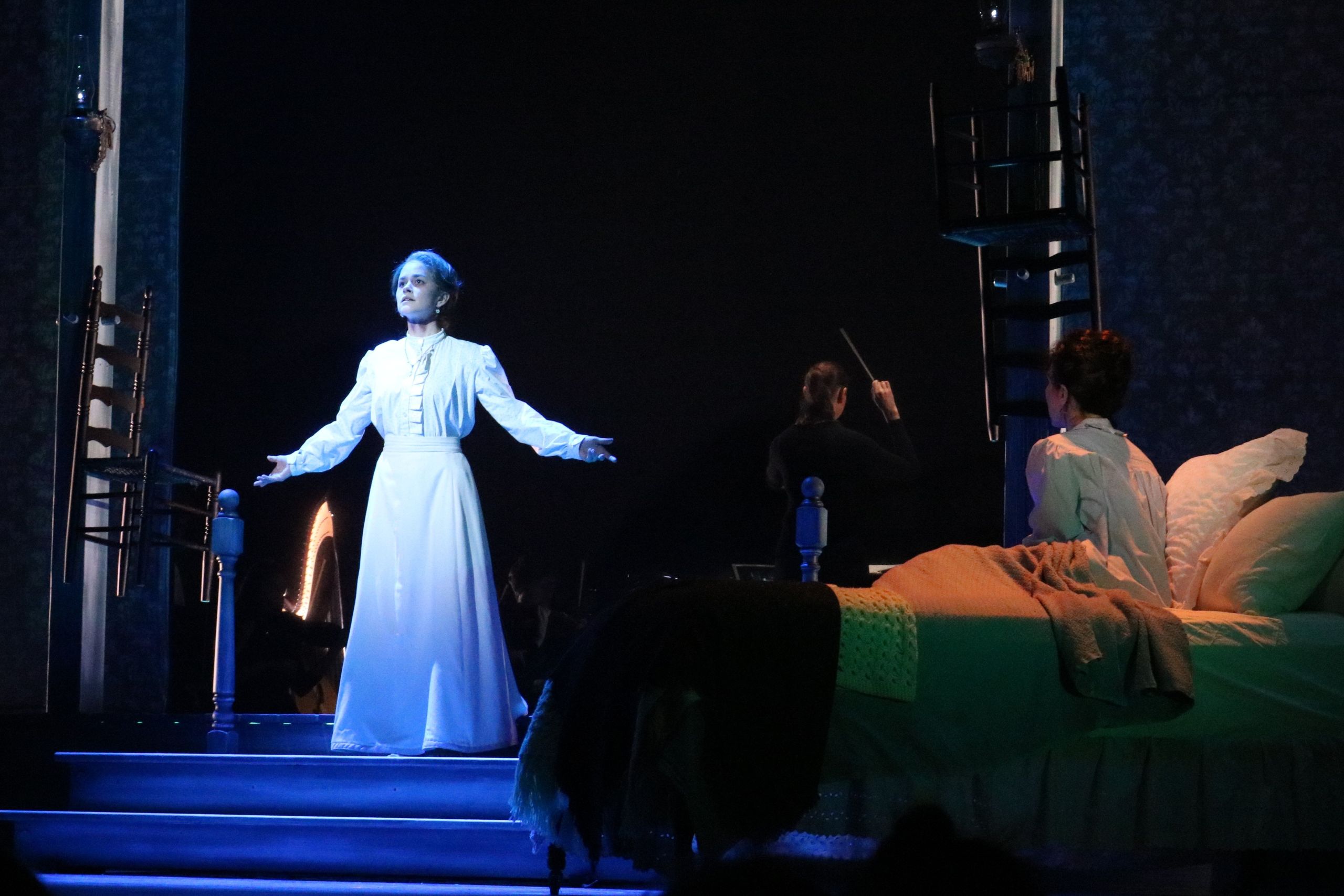 Tori Tedeschi Adams (Elva Heaster Shue) and Katherine Pracht (Mary Heaster) in Everlasting Faint